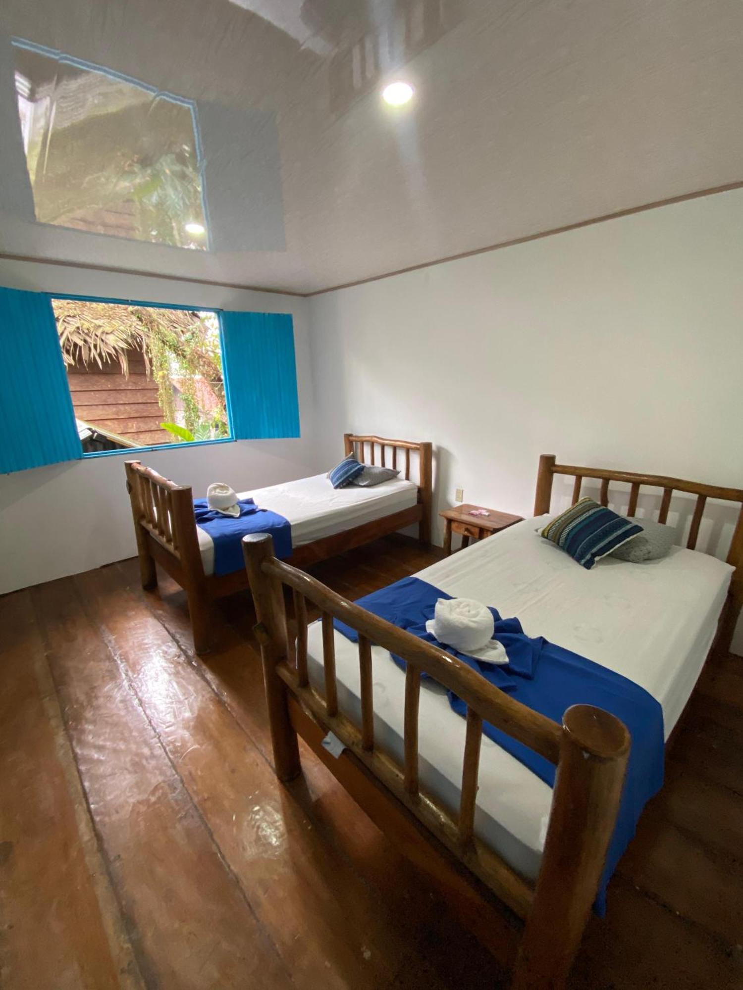 Casa De La Iguana Hostel Livingston Bagian luar foto